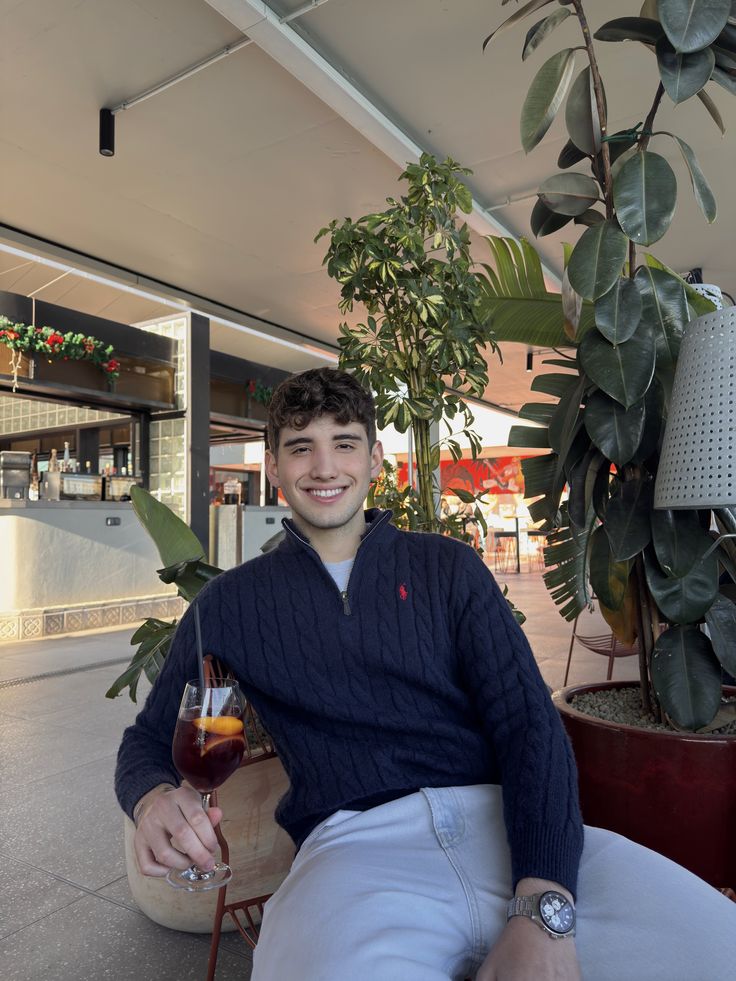 Bernardo usando quarter zip tricotado em lã